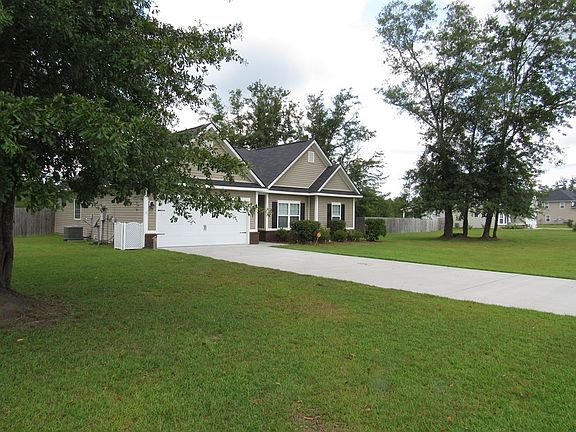 3rd image of 270 NE Highland Pony Way