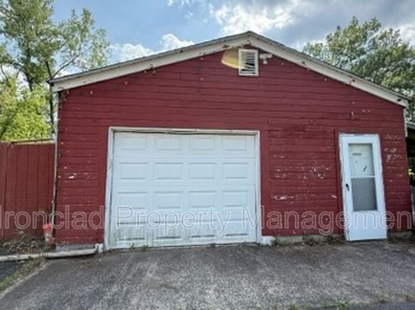 1210 Farmington Ave