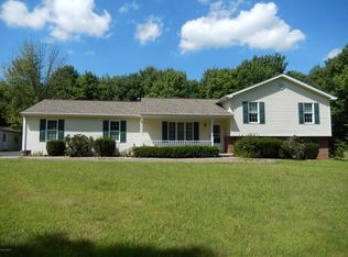 8 Red Gravel Rd, Stillwater, PA 17878