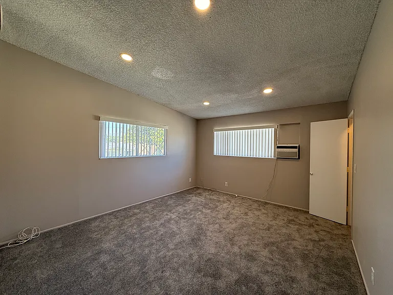 1026 Grover Ave #1 — Photo 13