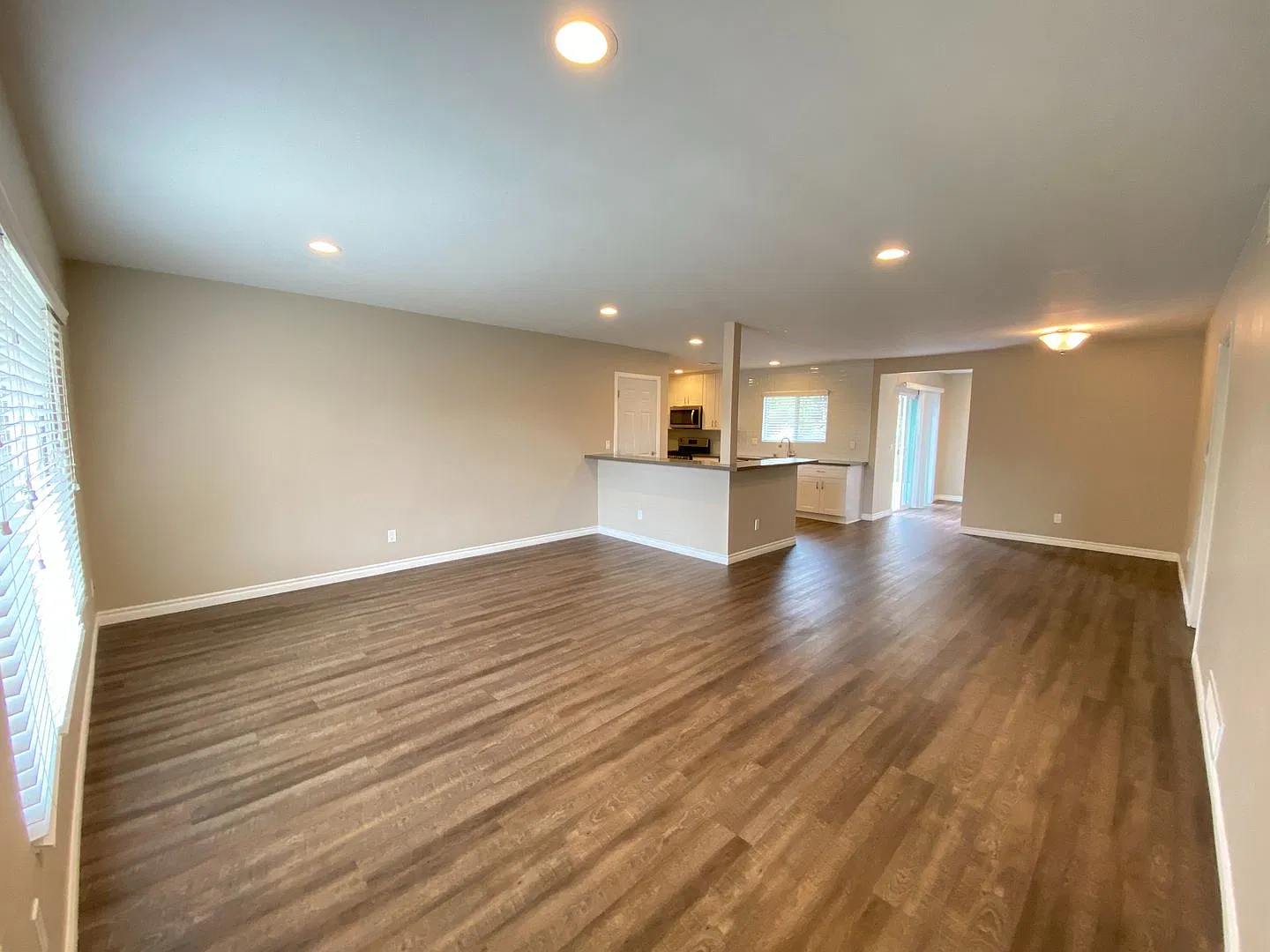 5BD/2BA, Private Yard, Close to Campus!! — Photo 4