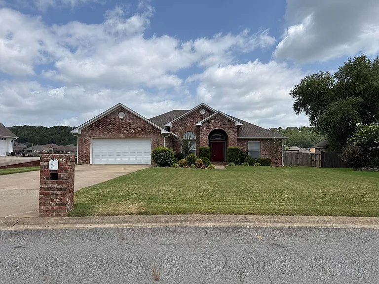 34 Lakeview Ln — Photo 1