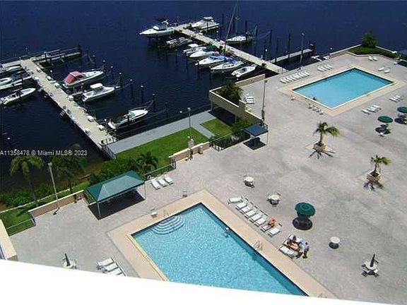 4th image of 18061 Biscayne Blvd APT 1403