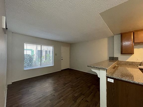 5th image of 4122 Marlborough Ave #5