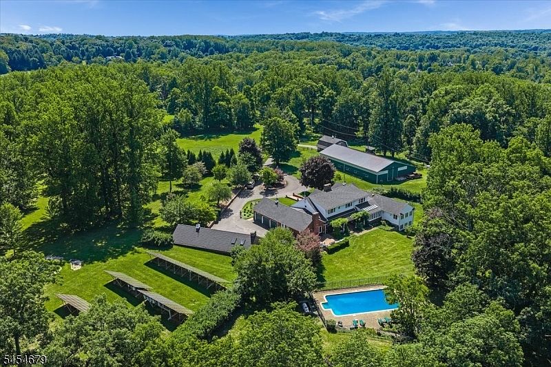 1st image of 123 Lake Rd