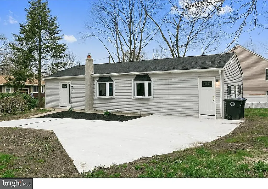 3 bed, 1150 sqft, $2,700 — Photo 2
