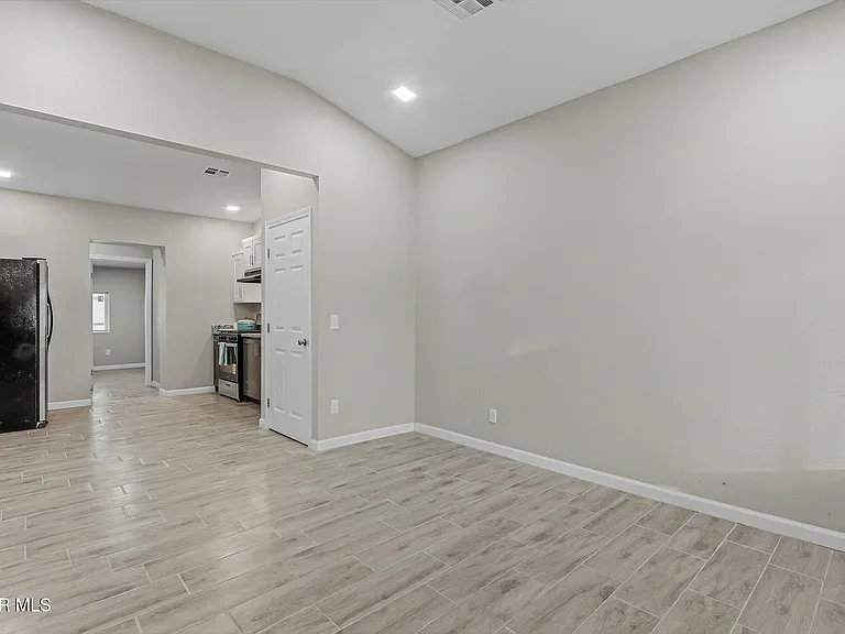 9207 Santa Rosalia Ct #B — Photo 6