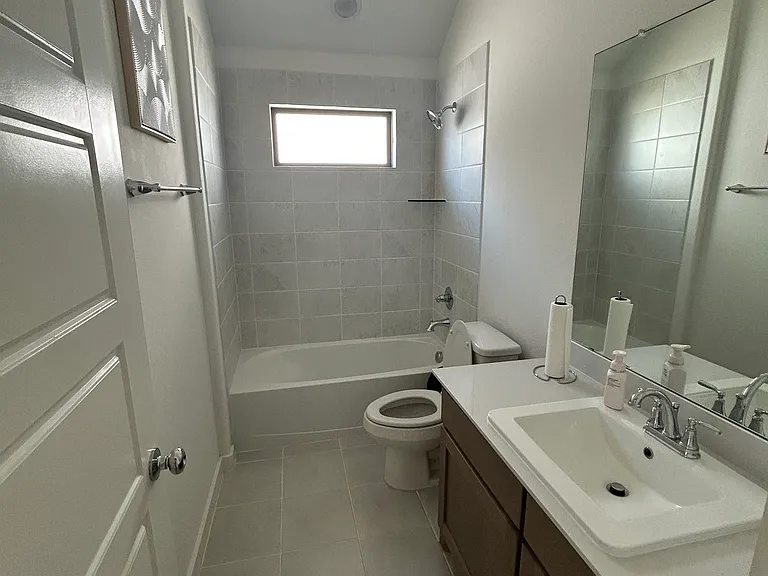1806 Balfour Bnd — Photo 15