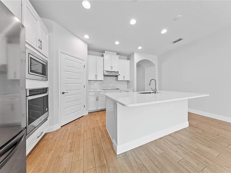 15537 Mango Isle St — Photo 33
