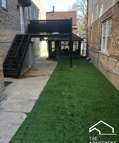 2215 W Wellington Ave #1R — Photo 15