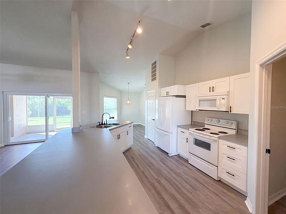 2nd image of 222 CLOVERDALE ROAD