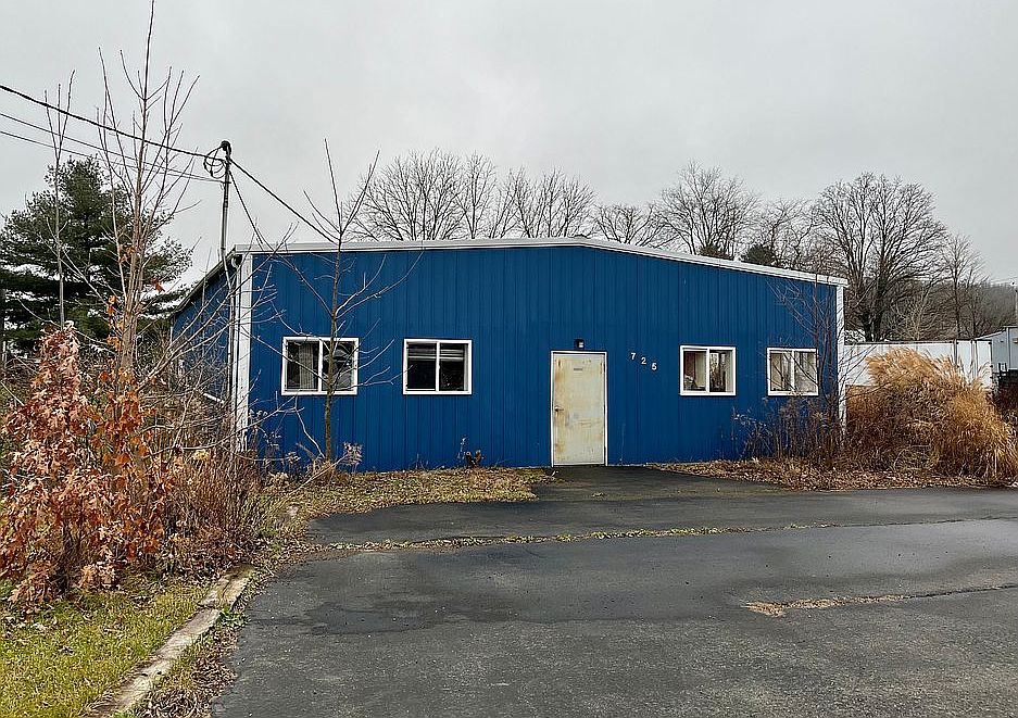 1st image of 725 Fox St