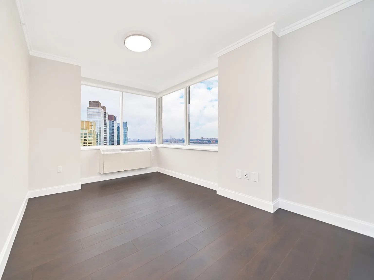 160 Riverside Boulevard — Photo 4