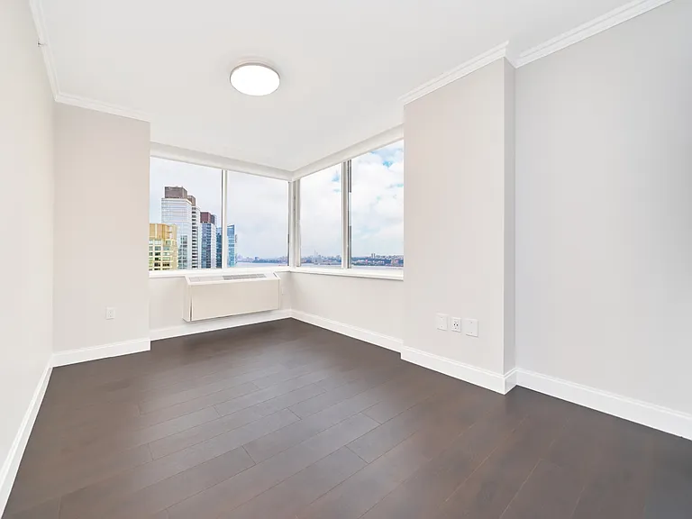 160 Riverside Blvd #21F — Photo 9