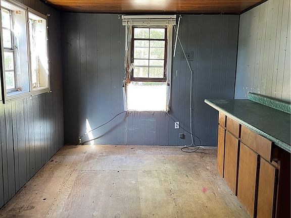 5th image of 18223 Pine Lake Rd