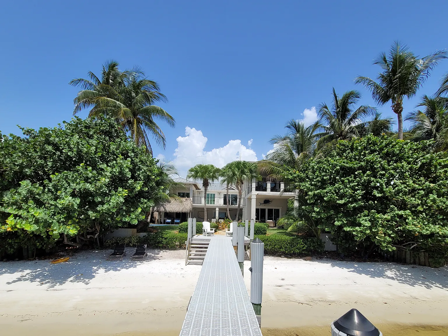 6 bed, 5000 sqft, $60,000 — Photo 1
