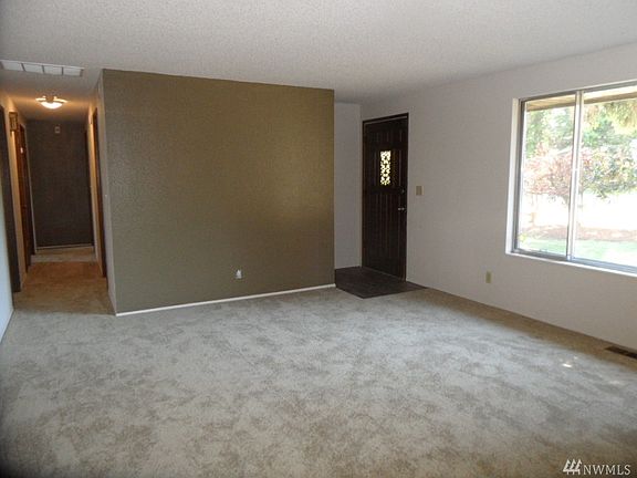 4th image of 13127 46th Dr NE