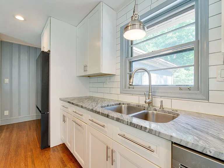 3921 Sheffield Dr — Photo 17