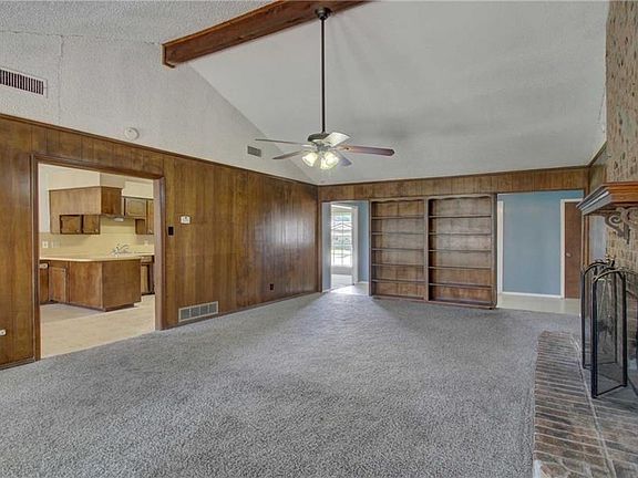 5th image of 2240 Shady Brook Dr
