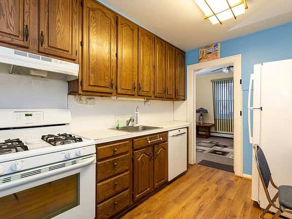 3rd image of 15052 Bayside Ave