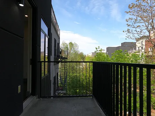 Rented by ERNY LLC | media 17