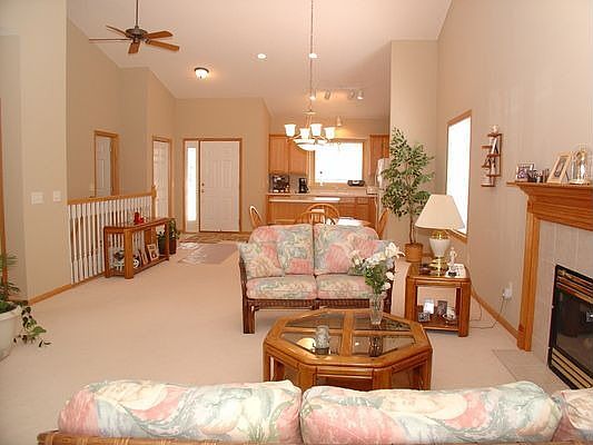 Spacious, vaulted Great Room