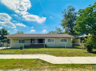 735 San Antonio Ave, Seguin, TX 78155