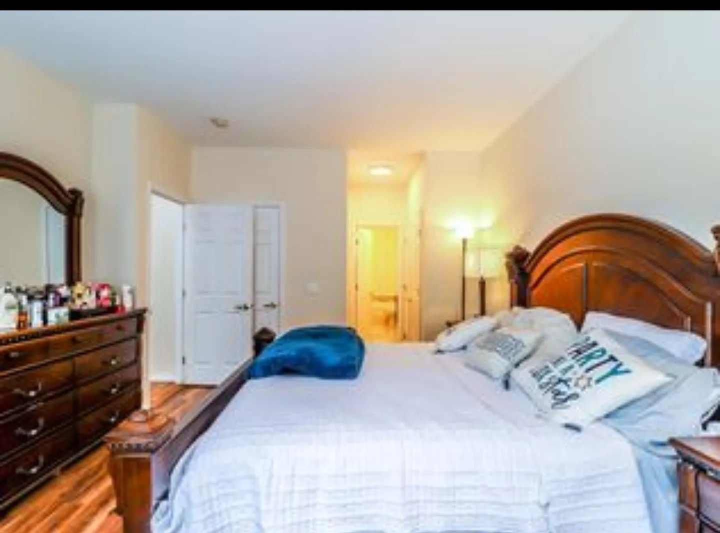 3 bed, 2.5 bath, 2850 sqft, $4,200 — Photo 3