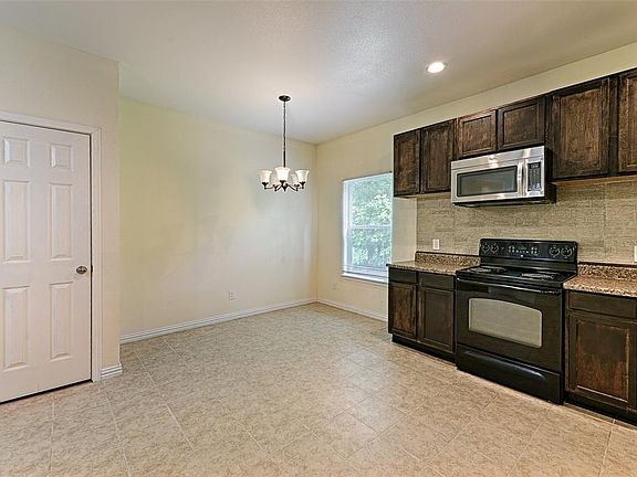 4th image of 2828 Marburg St