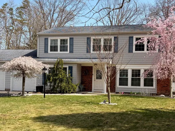 7 Coventry Court, Manalapan, NJ 07726