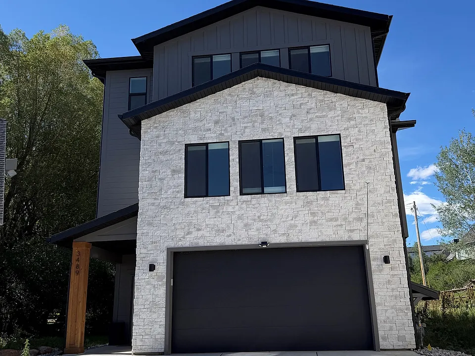 3489 N Willow Creek Ln
