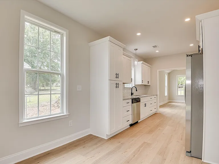 410 Williams St — Photo 15