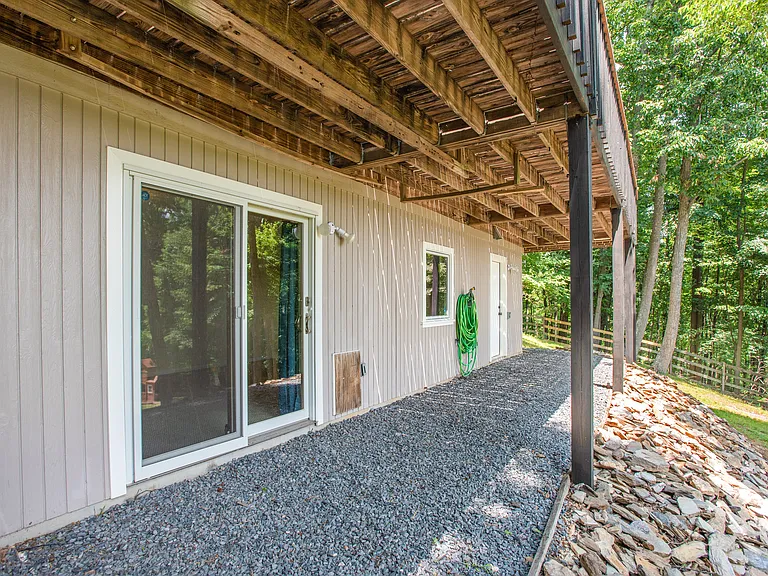1619 Summit Dr — Photo 35