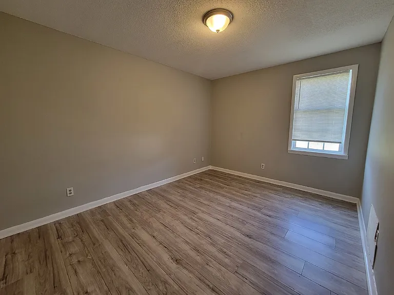 1818 Glenn St SW #1 — Photo 6