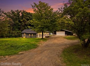 5820 Mack Rd, Howell, MI 48855