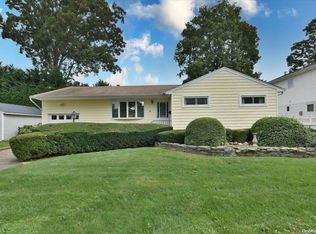 65 Fitzmaurice St, Massapequa Park, NY 11762