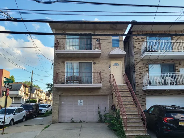 701 76th St, North Bergen, NJ 07047