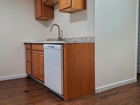 5th image of 8422 E Alki Ave #B