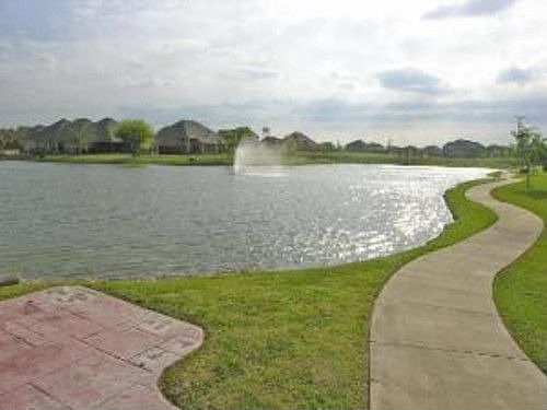 5th image of 261 Hidden Lake Dr