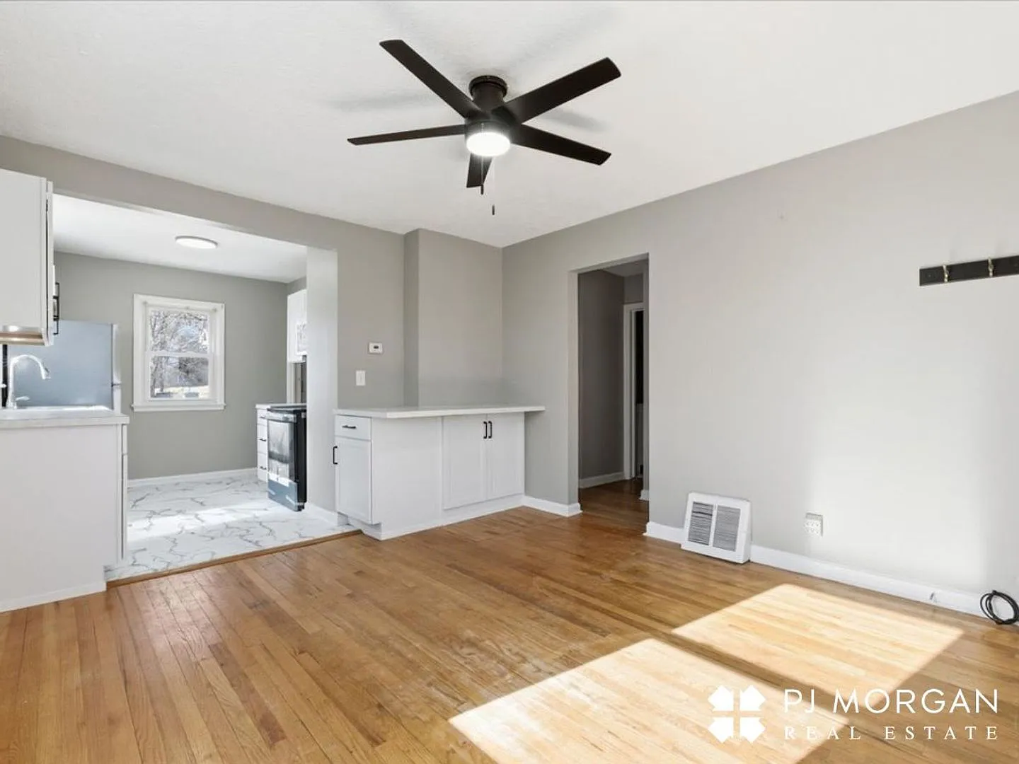 Charming 2 Bedroom Home located in Midtown! — Photo 3