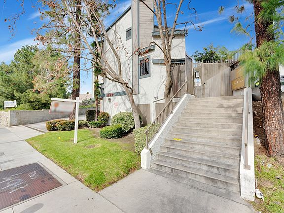 2nd image of 2809 Montrose Ave APT 5