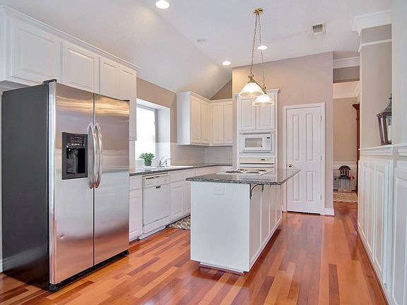 3rd image of 4255 Lake Villas Dr