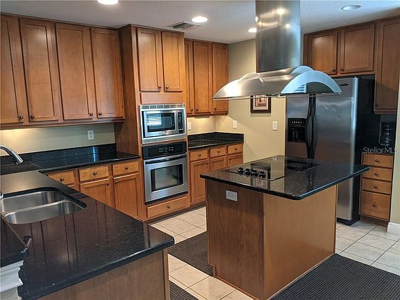 3rd image of 100 Bayside Dr APT 101