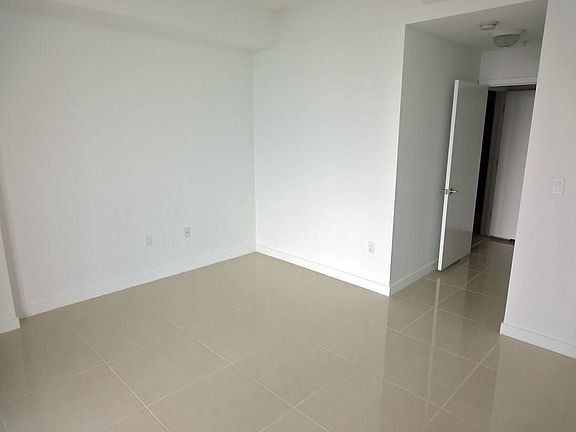 4th image of 1111 SW 1st Ave Ste 102
