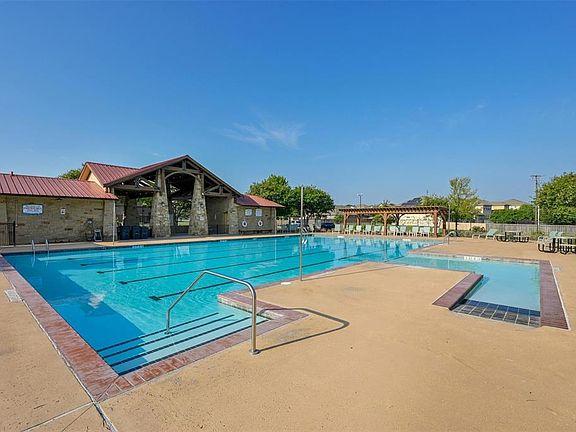 2nd image of 2045 Saint Andrews Dr