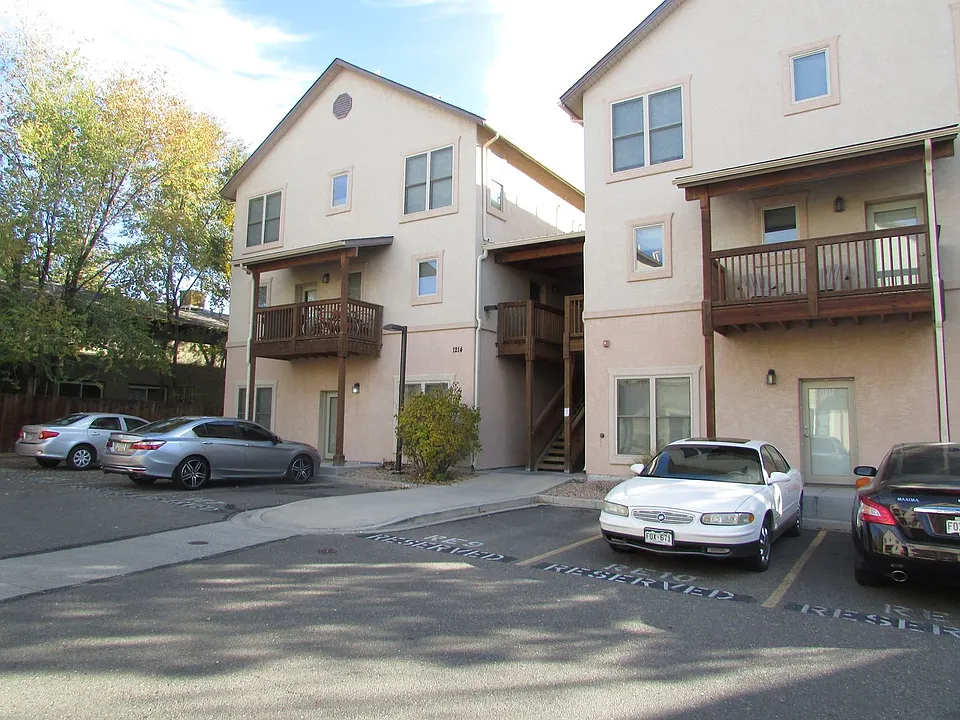 1214 Walnut Ave #8