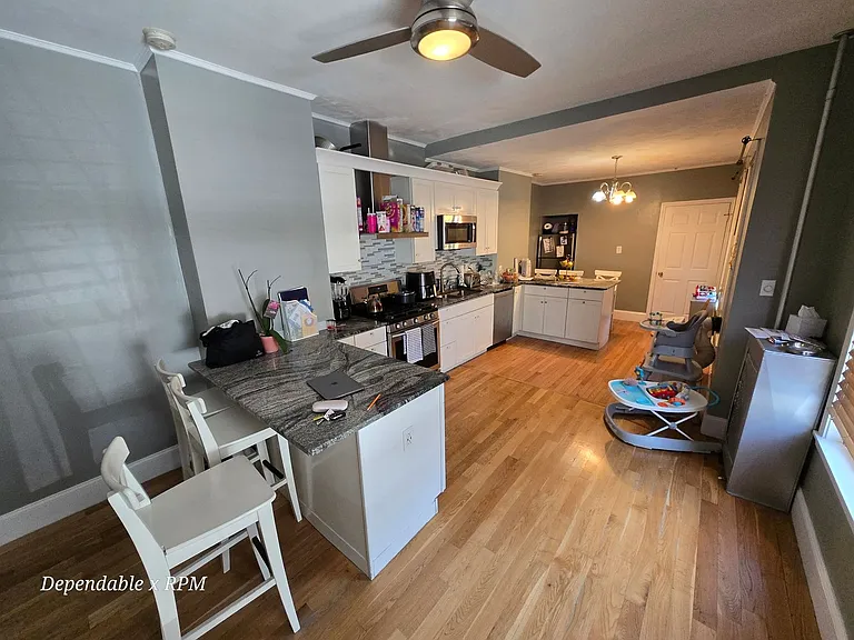 25 Clarence St — Photo 3