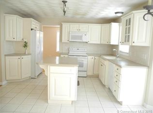 104 Ledgeland Dr, Groton, CT 06355