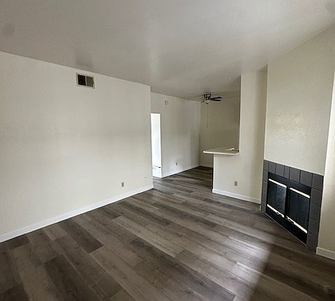 2nd image of 3928 Illinois St #204