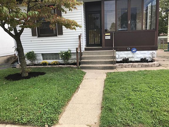5th image of 2613 Robertson Ave